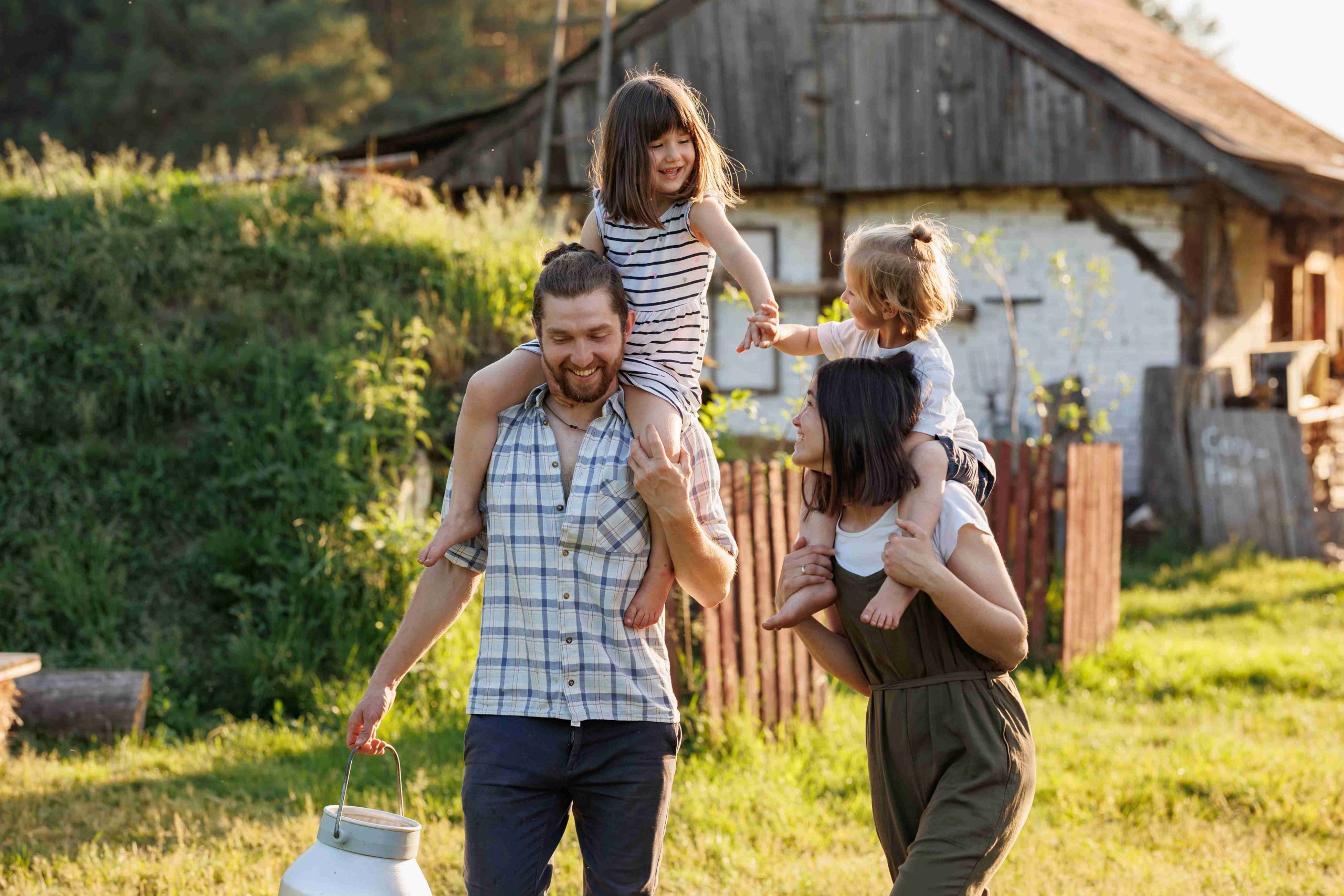 Famille en vacances dans sa résidence secondaire